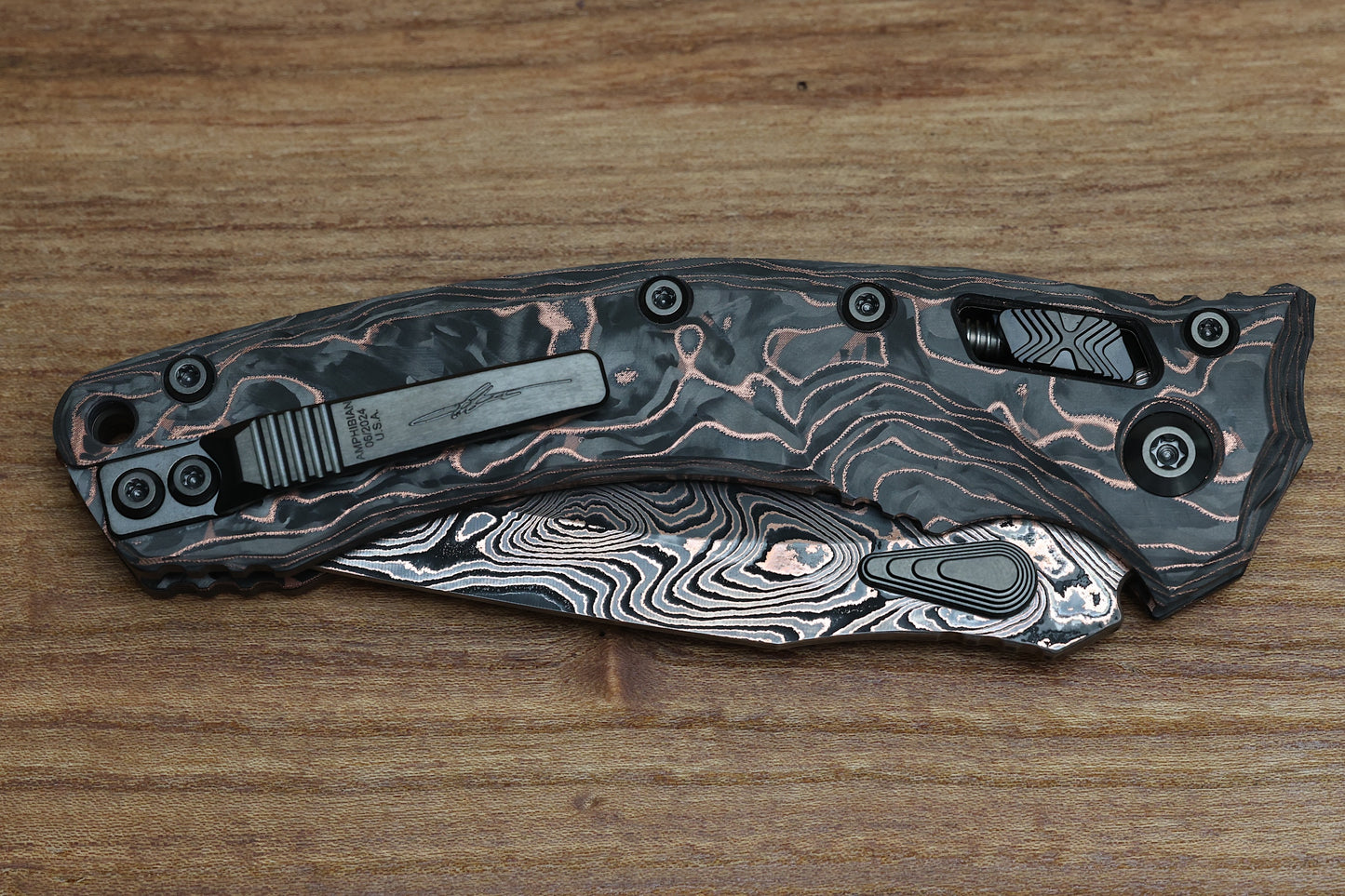 MICROTECH KNIVES AMPHIBIAN RAM-LOK BAKER FORGE CHEVRON ELITE COPPER MAI & PROTECH COMPOSITES LIVE WIRE CARBON FIBER HANDLES W/ DLC TWO TONE HARDWARE SIGNATURE SERIES 137RL-16MS1