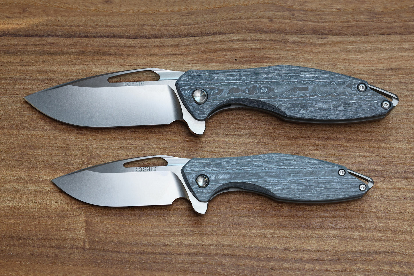 KOENIG ARIUS & MINI ARIUS NUMBERED MATCHED SET - WHITE CARBOTI - M390