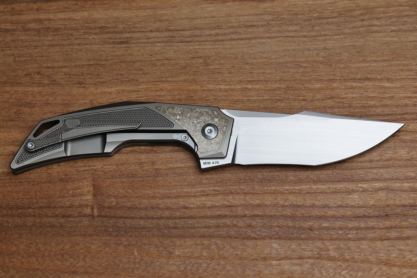 CUSTOM KNIFE FACTORY JUSTICE MINI BRONZE W/ CRYSTALTI & HAND SATIN M398