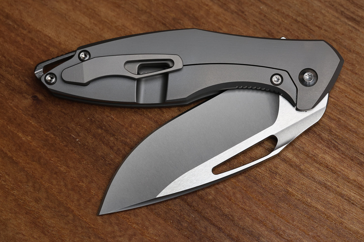 KOENIG MINI ARIUS - SMOOTH TITANIUM HANDLE - SILVER HARDWARE - BURNISHED W/ POLISHED FLATS M390 BLADE