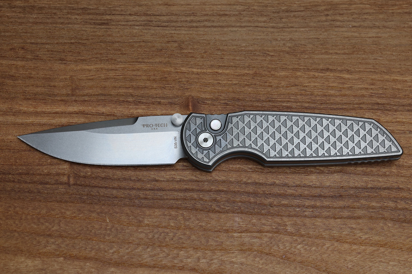PRO-TECH TR-3 INTEGRITY CUSTOM MANUAL RELIC BATTLEWORN STAINLESS HANDLES W/ STONEWASH S35 2024 INTEGRITY CUSTOM 002