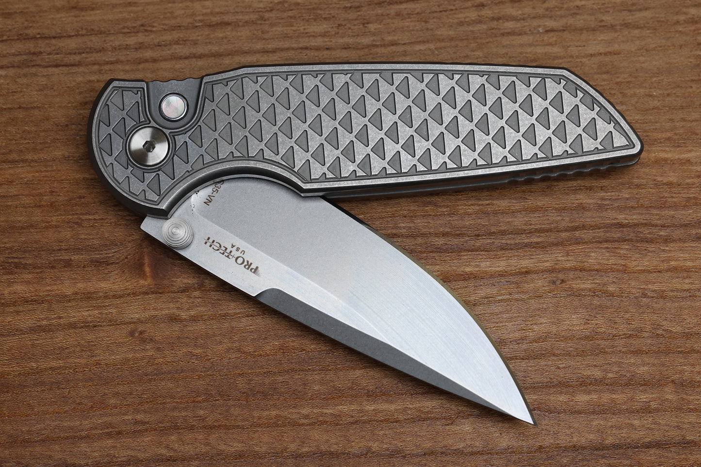 PRO-TECH TR-3 INTEGRITY CUSTOM MANUAL RELIC BATTLEWORN STAINLESS HANDLES W/ STONEWASH S35 2024 INTEGRITY CUSTOM 002