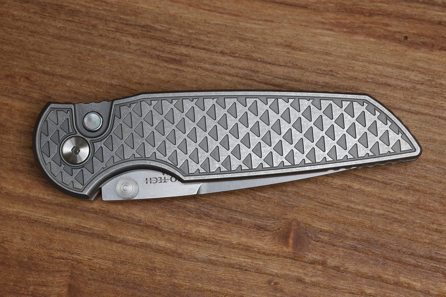 PRO-TECH TR-3 INTEGRITY CUSTOM MANUAL RELIC BATTLEWORN STAINLESS HANDLES W/ STONEWASH S35 2024 INTEGRITY CUSTOM 002