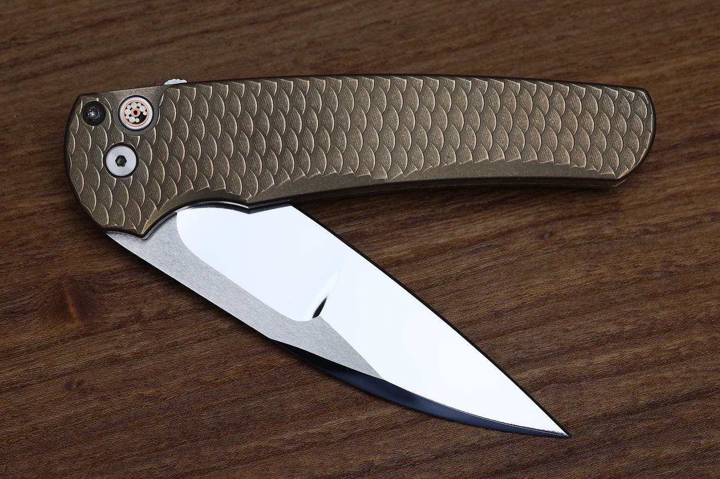 PRO-TECH CUSTOM MALIBU BLADE SHOW ATLANTA 2024 EXCLUSIVE - DISTRESSED A1BRONZE "DRAGON SCALE" HANDLE - MIKE IRIE COMPOUND HAND GROUND MIRROR POLISH WHARNCLIFFE BLADE