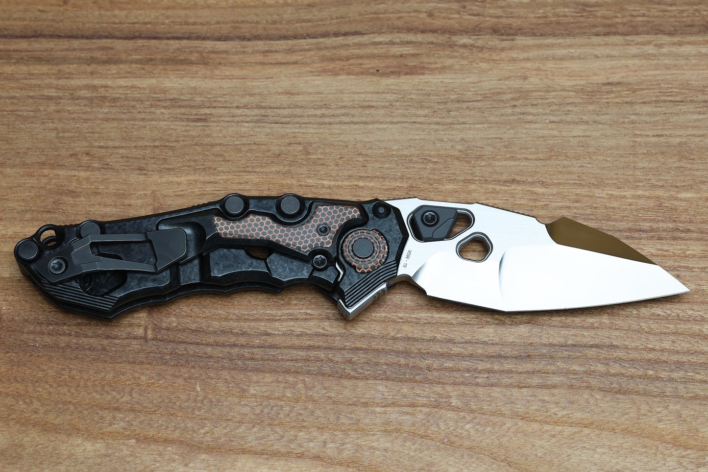 CUSTOM KNIFE FACTORY TRAKTOR CRYSTAL TI/SUPERCONDUCTOR & TRI-TONE M398