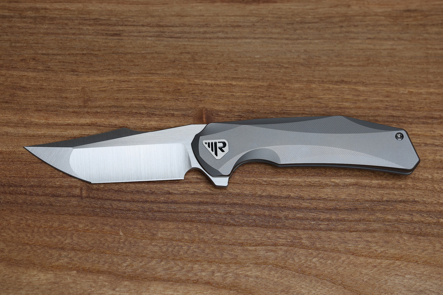 REATE ZORO W/ TITANIUM HANDLES & BELT SATIN M390