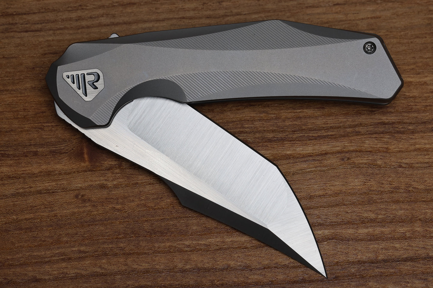 REATE ZORO W/ TITANIUM HANDLES & BELT SATIN M390