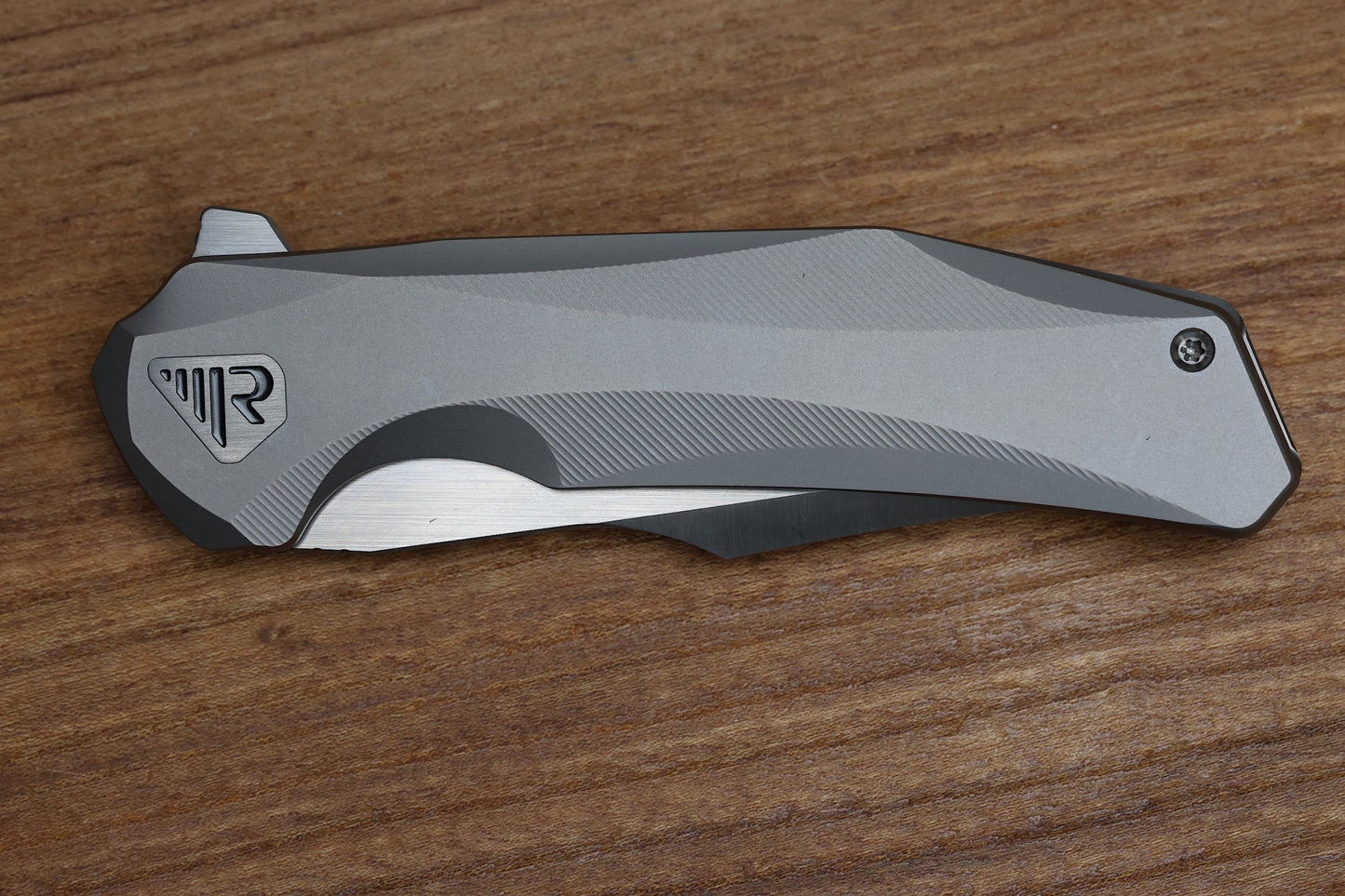 REATE ZORO W/ TITANIUM HANDLES & BELT SATIN M390