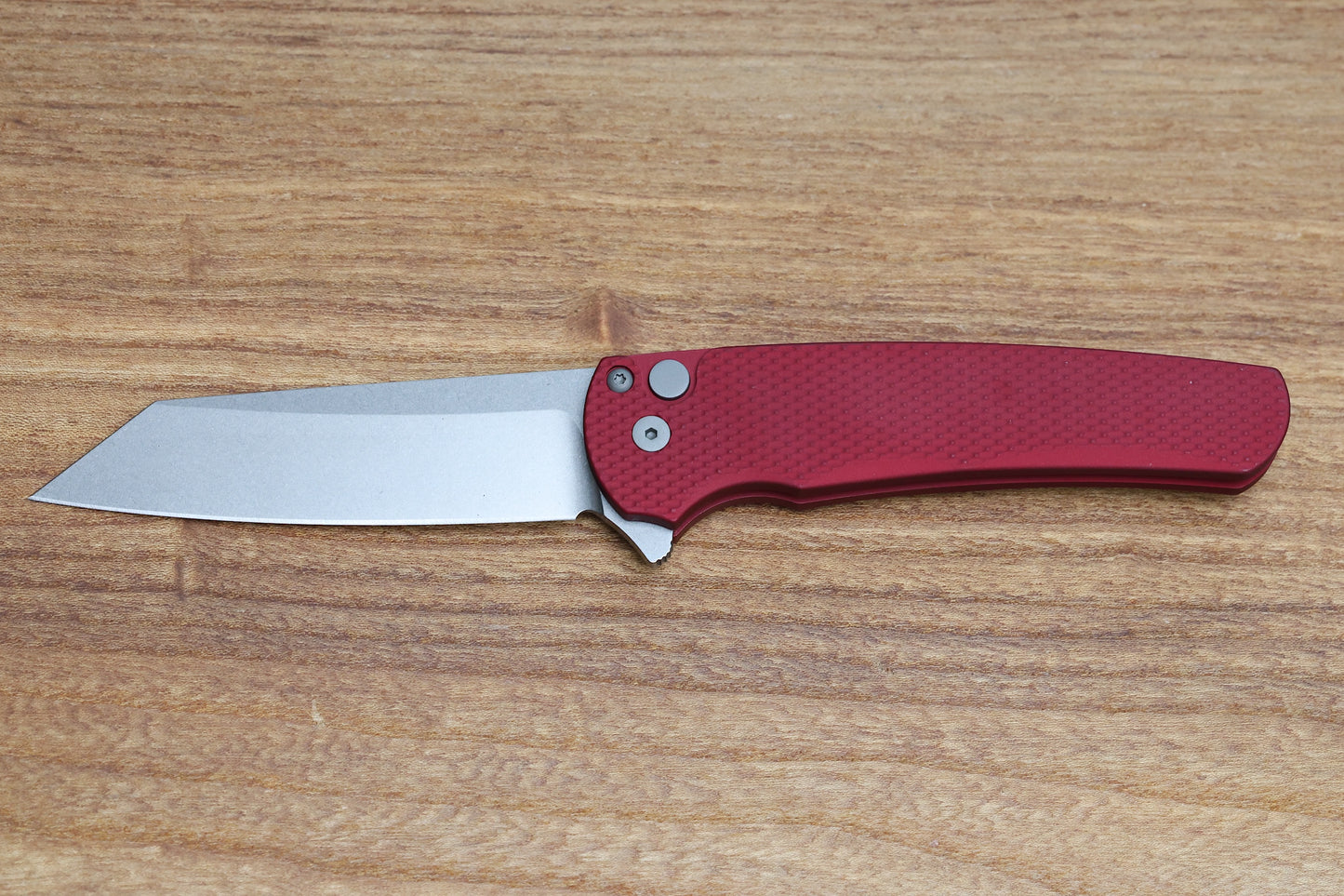PRO-TECH MALIBU RED TEXTURED HANDLE & STONEWASH MAGNACUT REVERSE TANTO BLADE 5405-RED
