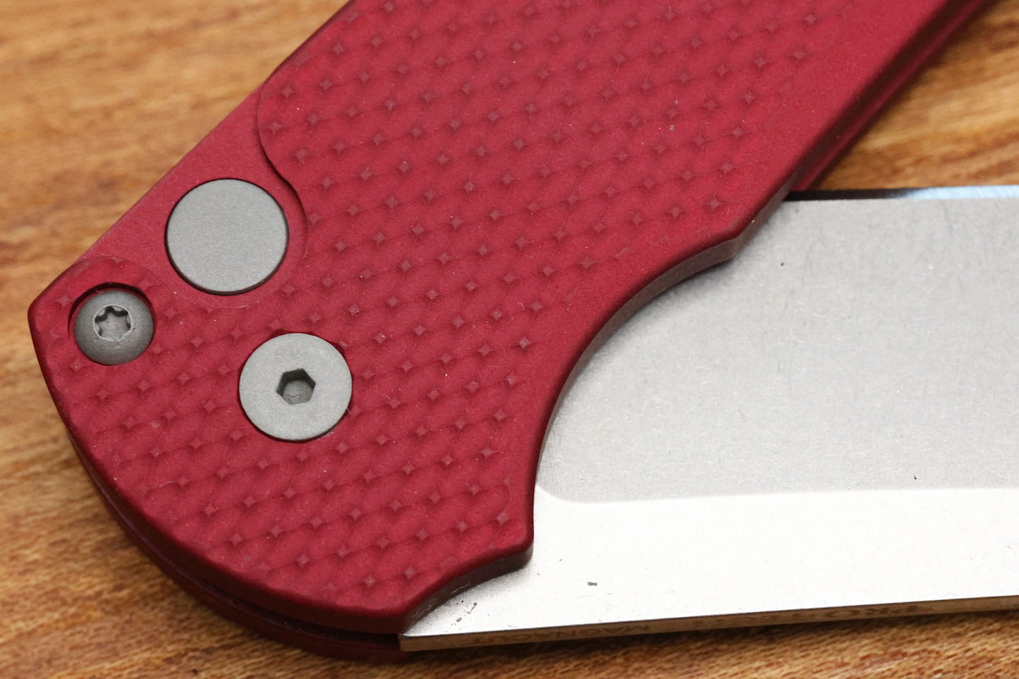PRO-TECH MALIBU RED TEXTURED HANDLE & STONEWASH MAGNACUT REVERSE TANTO BLADE 5405-RED