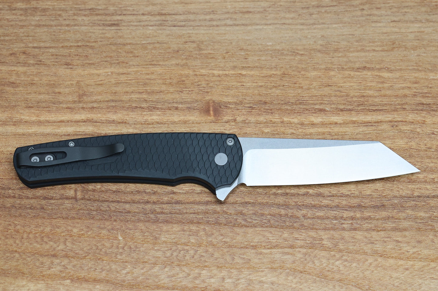 PRO-TECH MALIBU BLACK DRAGON SCALE HANDLE & STONEWASH MAGNACUT REVERSE TANTO BLADE 5435