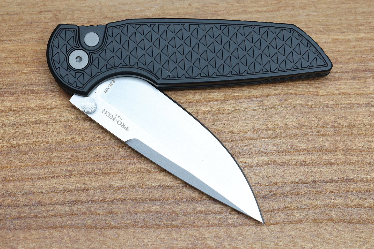 PRO-TECH TR-3 INTEGRITY MANUAL BLACK ALUMINUM RELIC HANDLES W/ STONEWASH S35 INT105