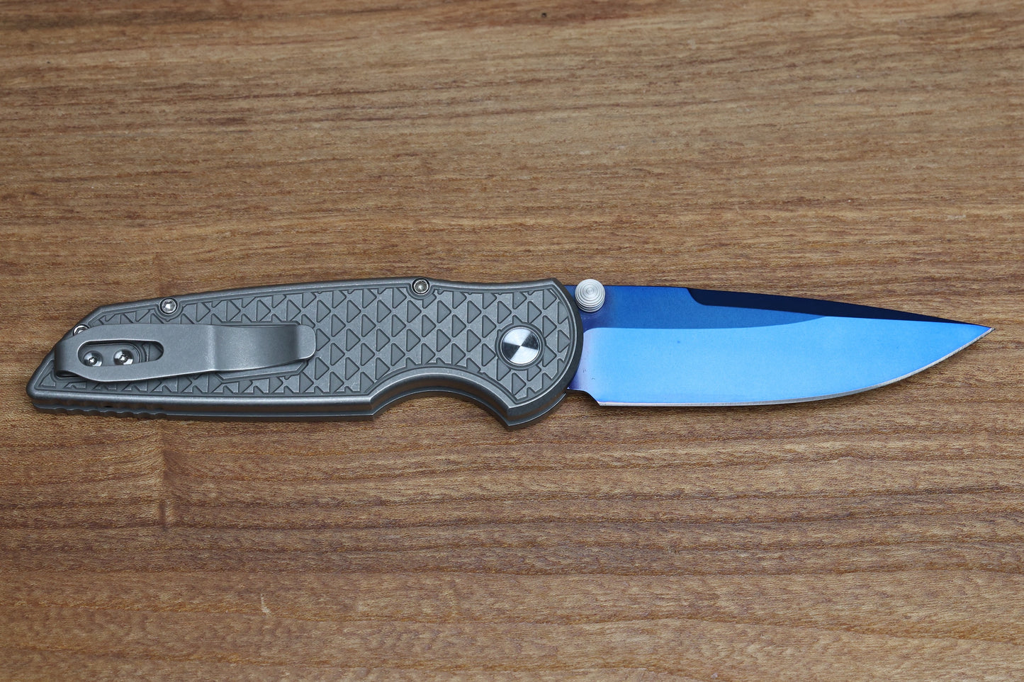 PRO-TECH TR-3 INTEGRITY CUSTOM MANUAL RELIC STONEWASH STAINLESS HANDLES W/ SAPPHIRE BLUE S35 2024 INTEGRITY CUSTOM 003