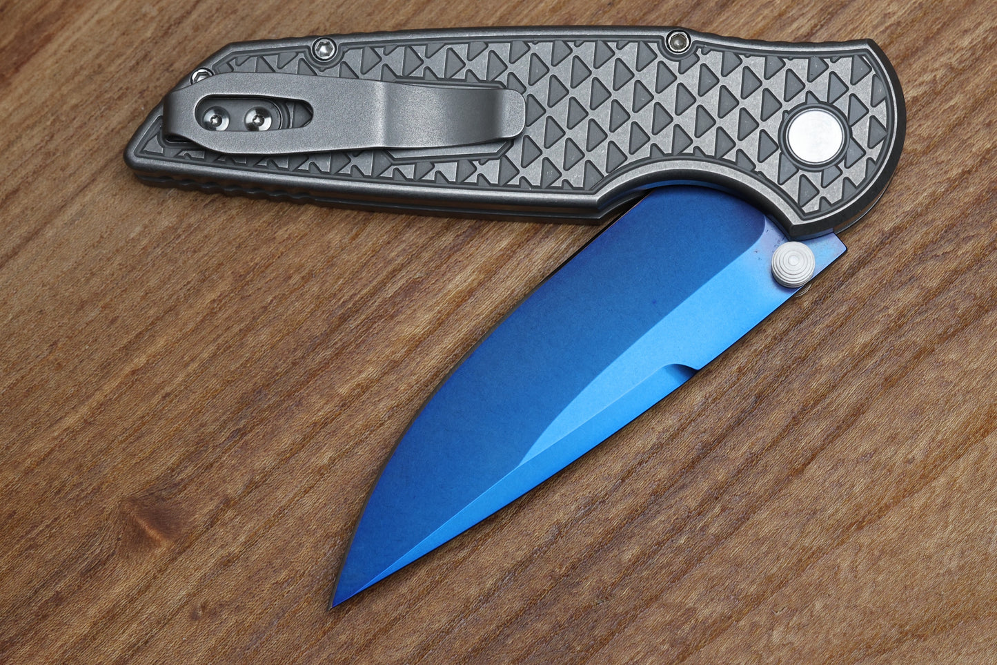 PRO-TECH TR-3 INTEGRITY CUSTOM MANUAL RELIC STONEWASH STAINLESS HANDLES W/ SAPPHIRE BLUE S35 2024 INTEGRITY CUSTOM 003
