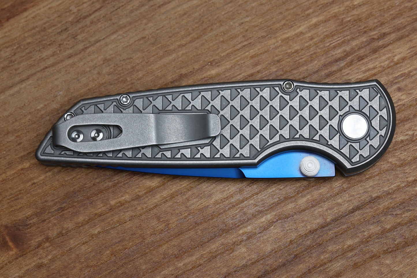 PRO-TECH TR-3 INTEGRITY CUSTOM MANUAL RELIC STONEWASH STAINLESS HANDLES W/ SAPPHIRE BLUE S35 2024 INTEGRITY CUSTOM 003