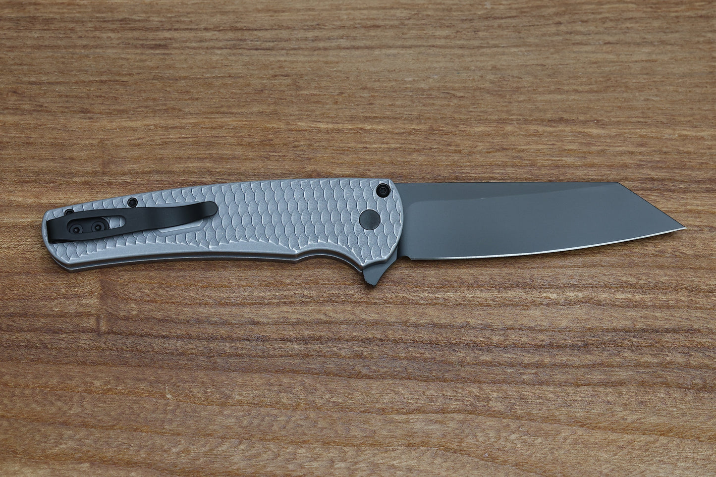 PRO-TECH MALIBU BATTLEWORN GRAY ALUMINUM “DRAGON SCALE” HANDLE & DLC MAGNACUT REVERSE TANTO 5436-BW GREY