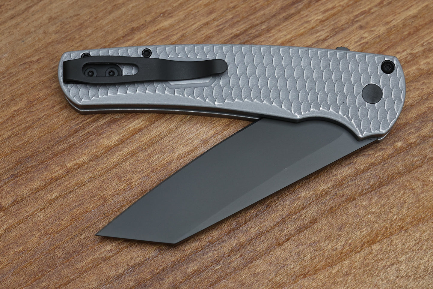 PRO-TECH MALIBU BATTLEWORN GRAY ALUMINUM “DRAGON SCALE” HANDLE & DLC MAGNACUT REVERSE TANTO 5436-BW GREY