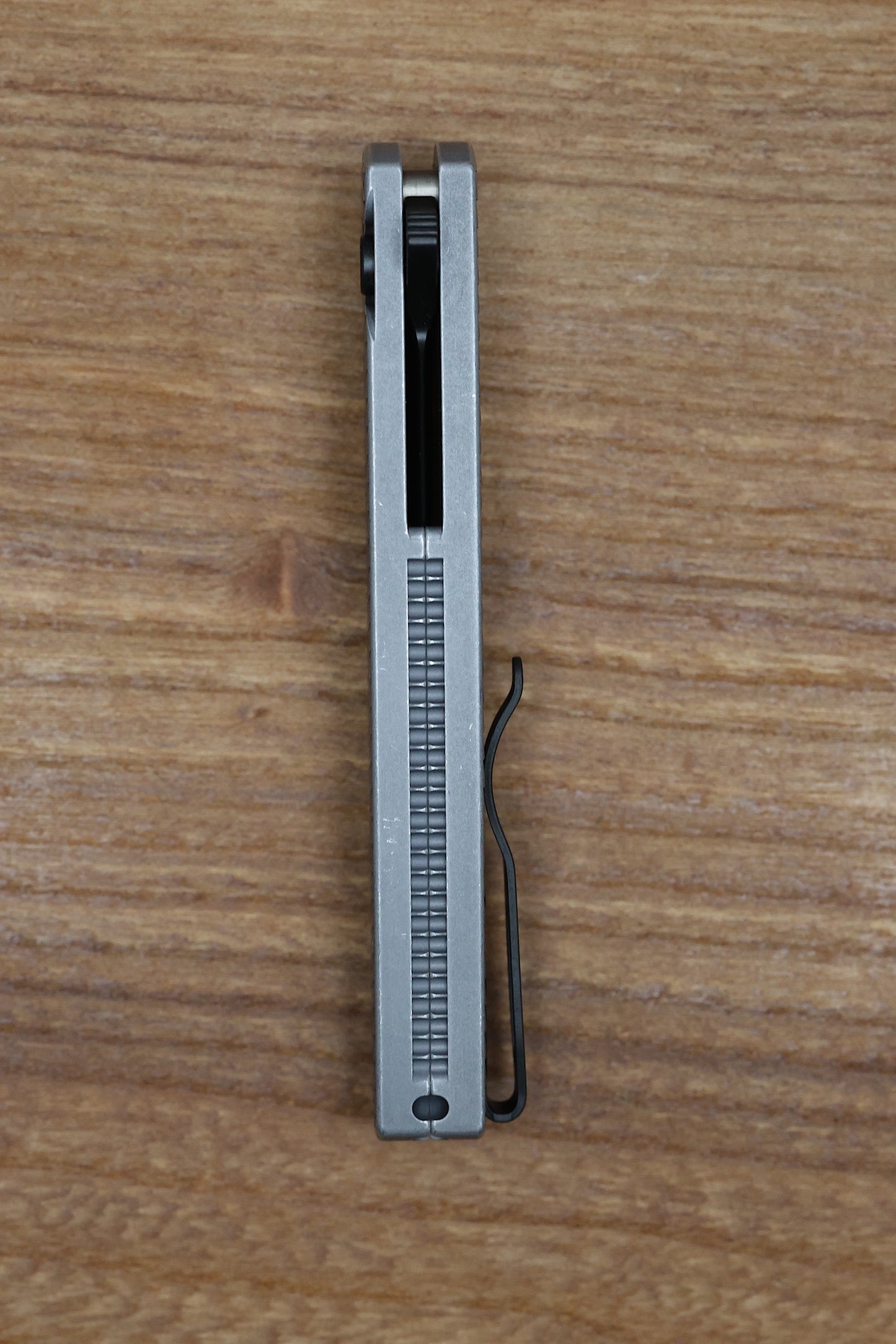 PRO-TECH MALIBU BATTLEWORN GRAY ALUMINUM “DRAGON SCALE” HANDLE & DLC MAGNACUT REVERSE TANTO 5436-BW GREY