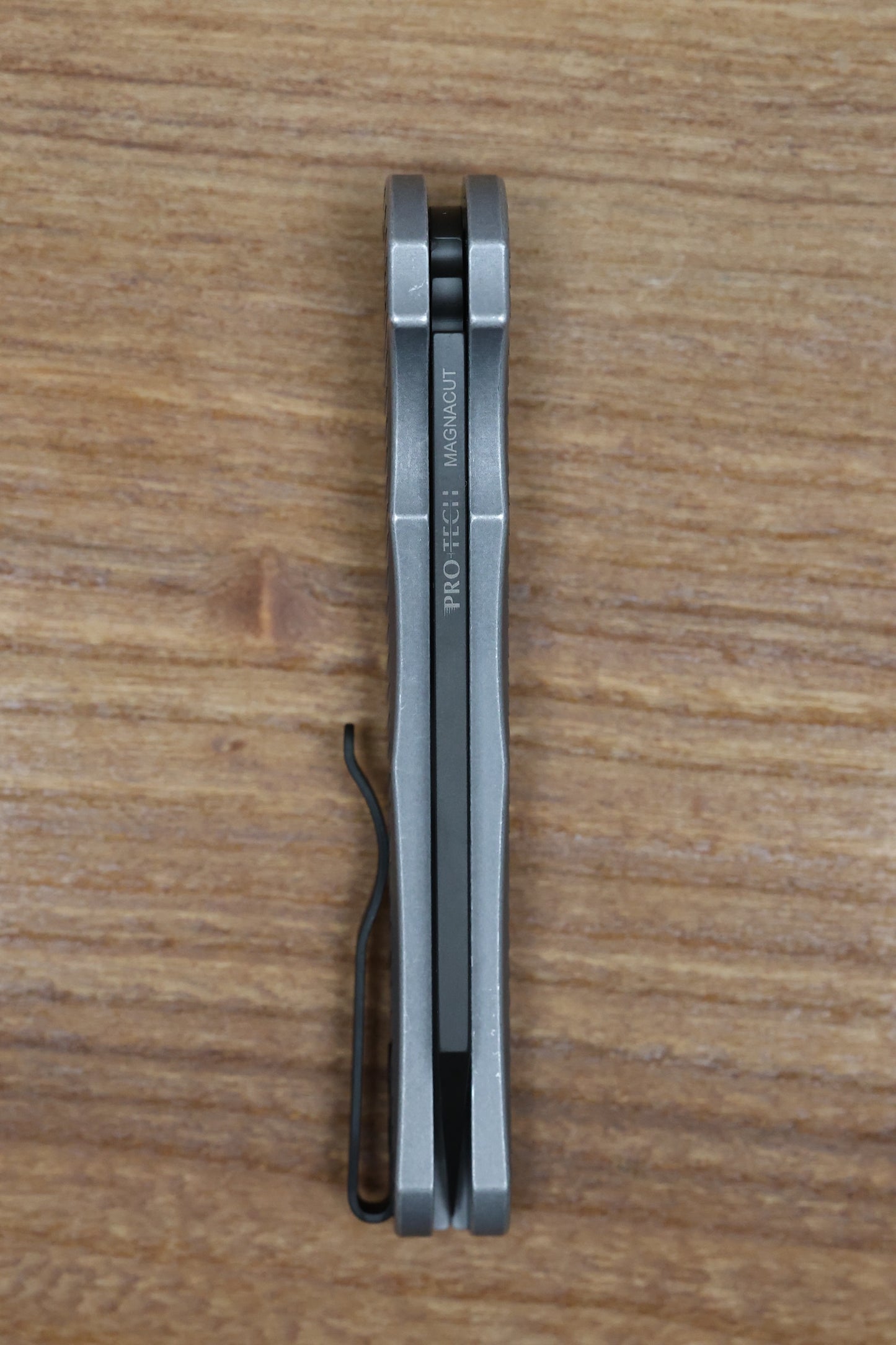 PRO-TECH MALIBU BATTLEWORN GRAY ALUMINUM “DRAGON SCALE” HANDLE & DLC MAGNACUT REVERSE TANTO 5436-BW GREY