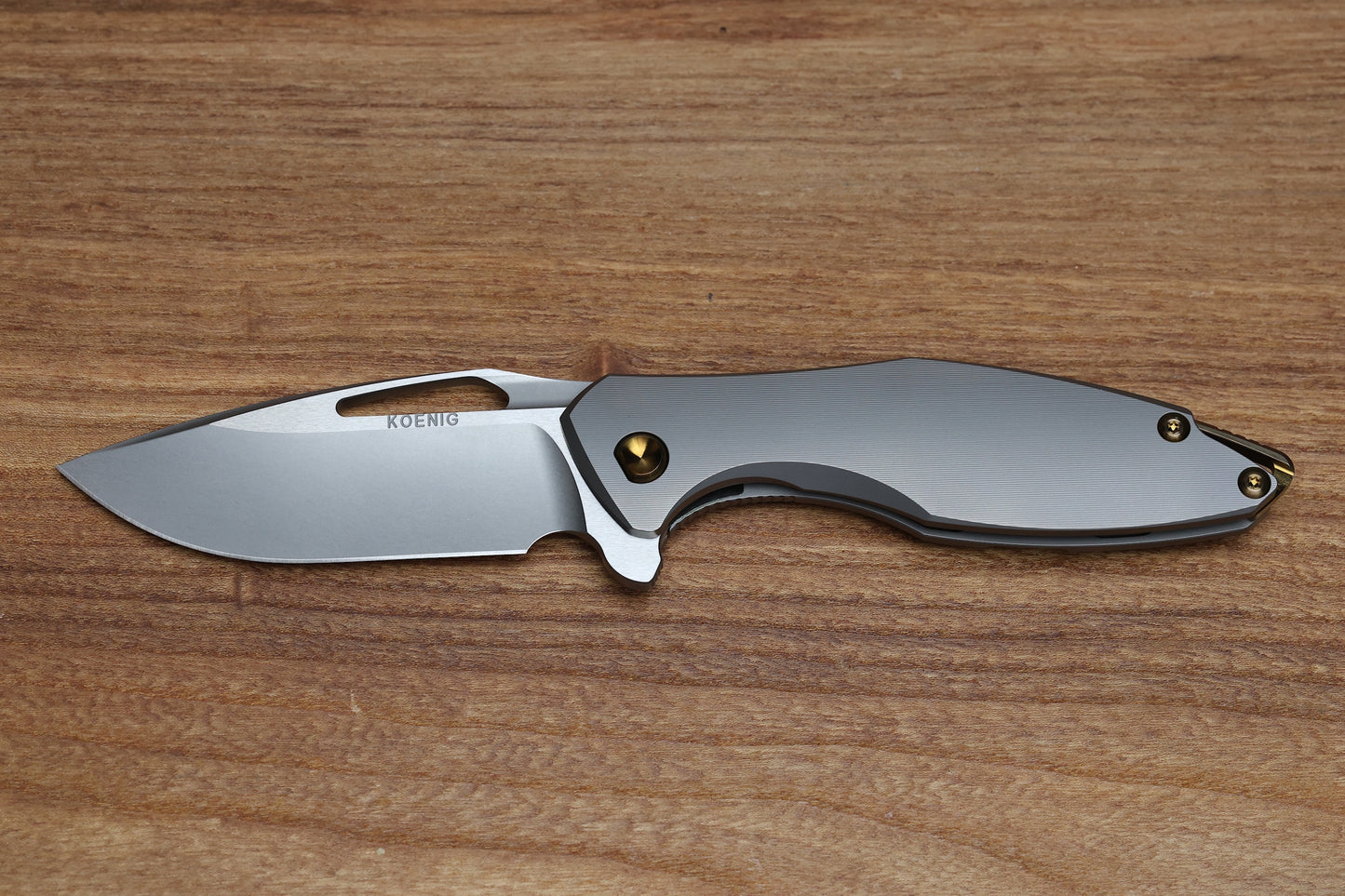 KOENIG KNIVES ARIUS - PINSTRIPE TITANIUM HANDLE - BRONZE HARDWARE - BURNISHED W/ POLISHED FLATS M390 BLADE