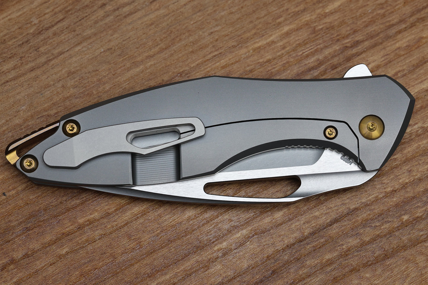 KOENIG KNIVES ARIUS - PINSTRIPE TITANIUM HANDLE - BRONZE HARDWARE - BURNISHED W/ POLISHED FLATS M390 BLADE