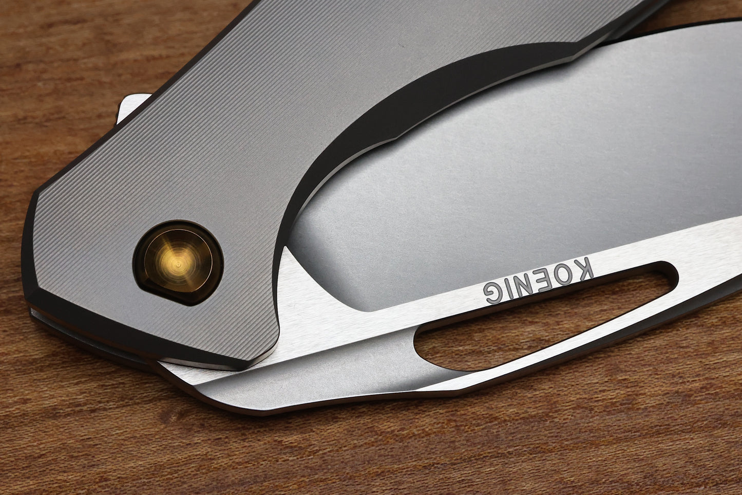 KOENIG KNIVES ARIUS - PINSTRIPE TITANIUM HANDLE - BRONZE HARDWARE - BURNISHED W/ POLISHED FLATS M390 BLADE