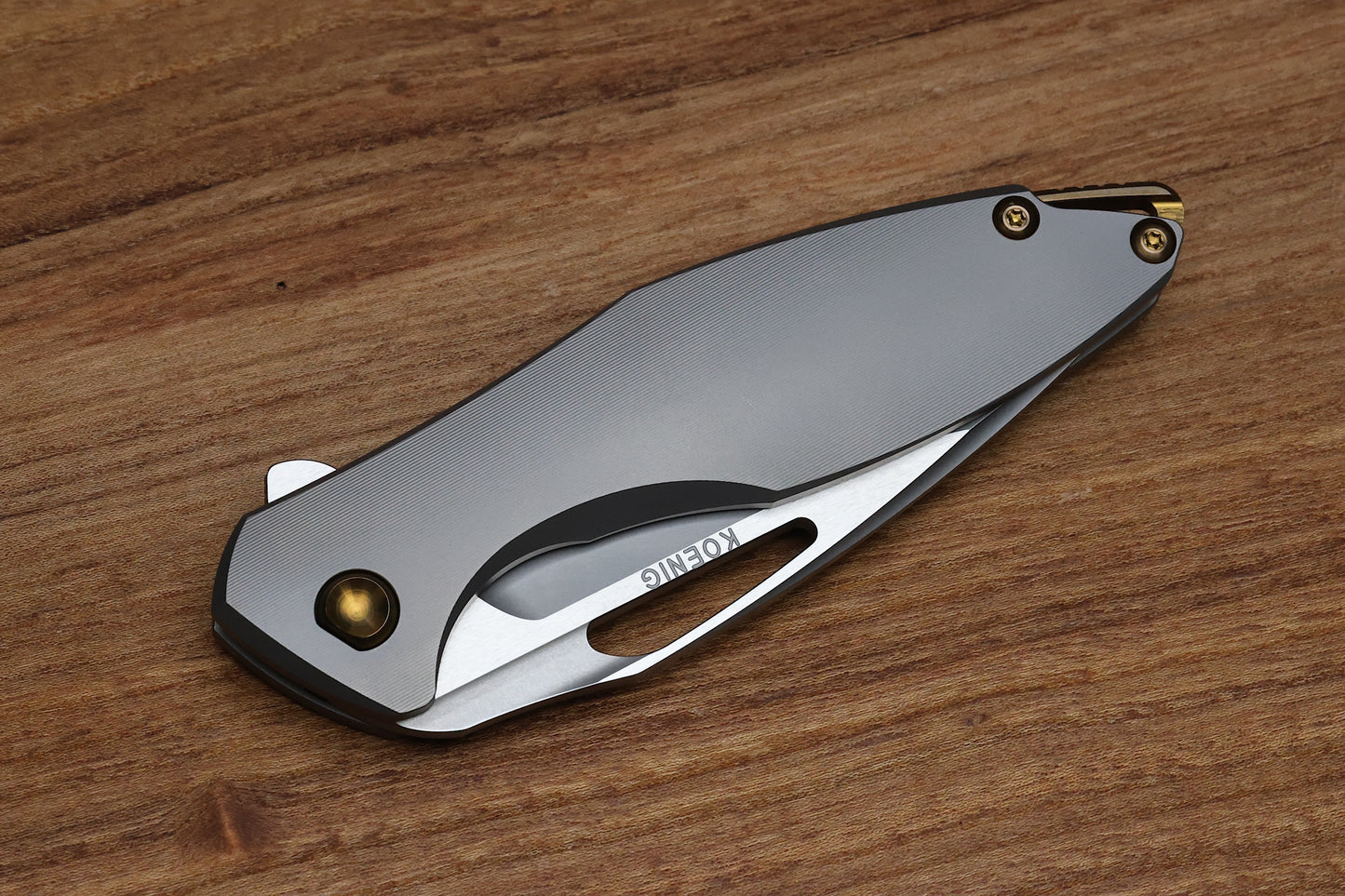 KOENIG KNIVES ARIUS - PINSTRIPE TITANIUM HANDLE - BRONZE HARDWARE - BURNISHED W/ POLISHED FLATS M390 BLADE