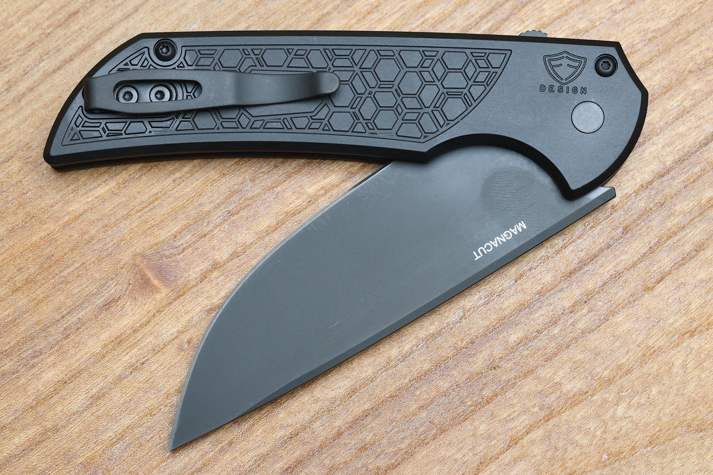 PRO-TECH MORDAX BLACK GRIDLOCK HANDLE W/ DLC MAGNACUT MX106-GRIDLOCK