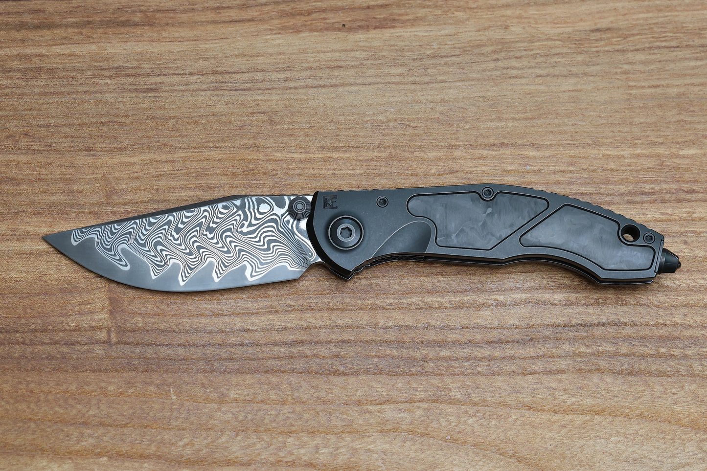 CUSTOM KNIFE FACTORY & ANTHONY MARFIONE SOKOSHA BLACKWASH/CARBON FIBER W/ MAGNACORE