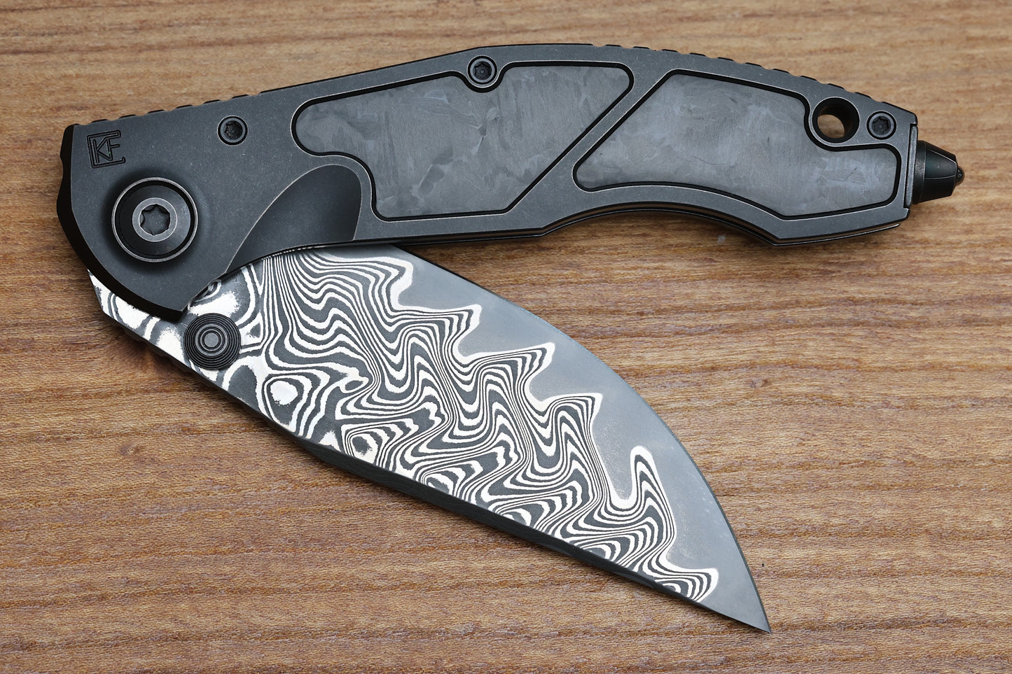 CUSTOM KNIFE FACTORY & ANTHONY MARFIONE SOKOSHA BLACKWASH/CARBON FIBER W/ MAGNACORE