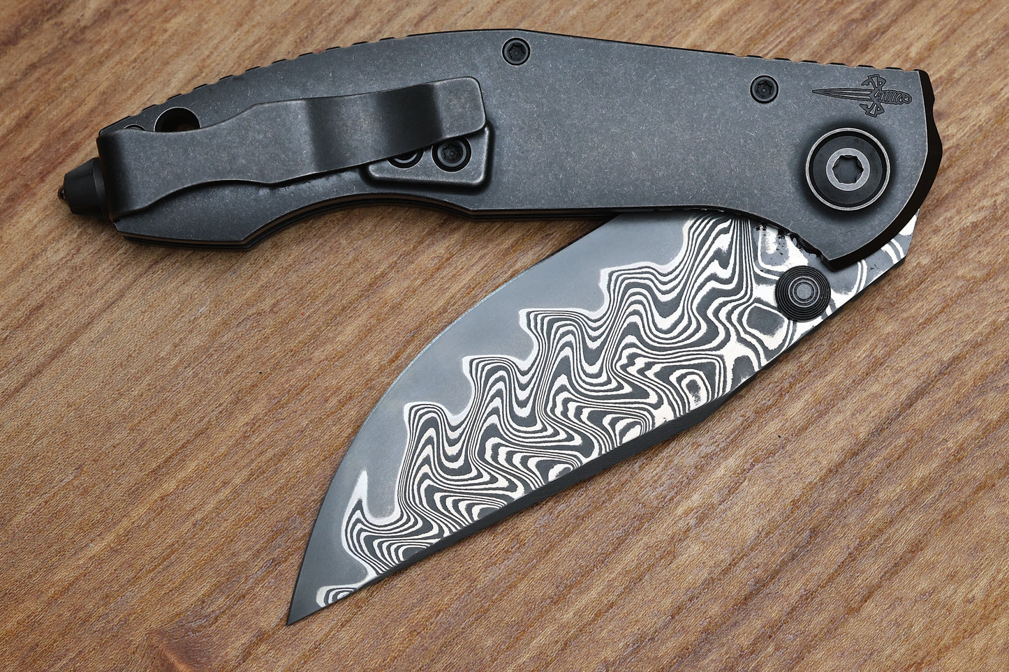 CUSTOM KNIFE FACTORY & ANTHONY MARFIONE SOKOSHA BLACKWASH/CARBON FIBER W/ MAGNACORE