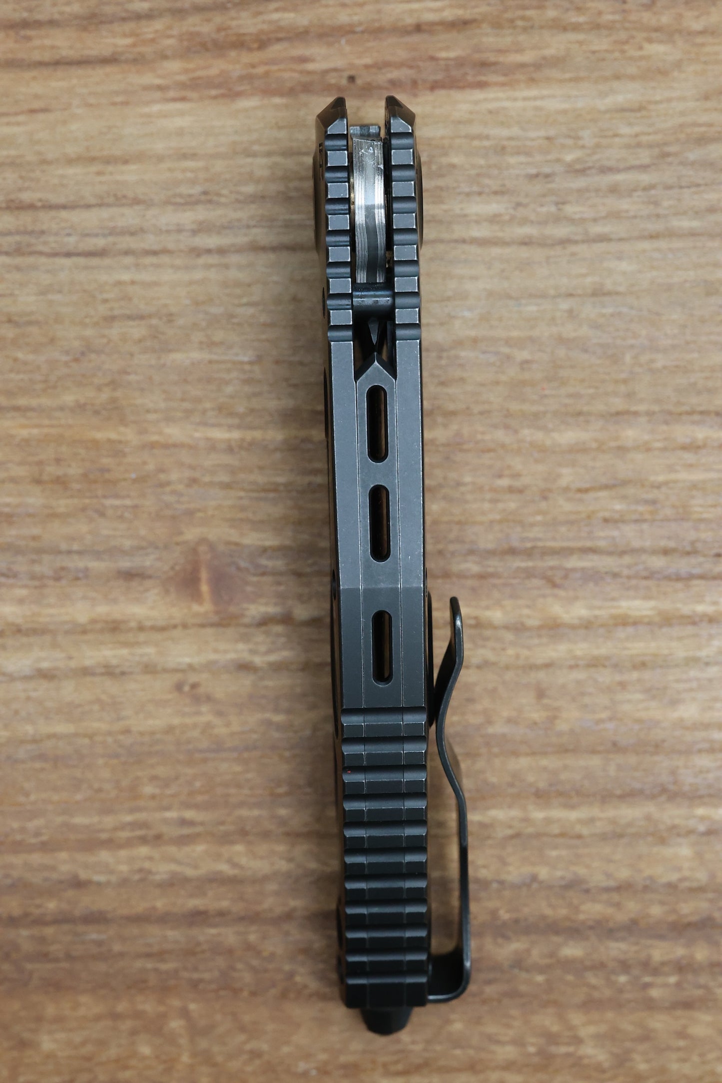 CUSTOM KNIFE FACTORY & ANTHONY MARFIONE SOKOSHA BLACKWASH/CARBON FIBER W/ MAGNACORE