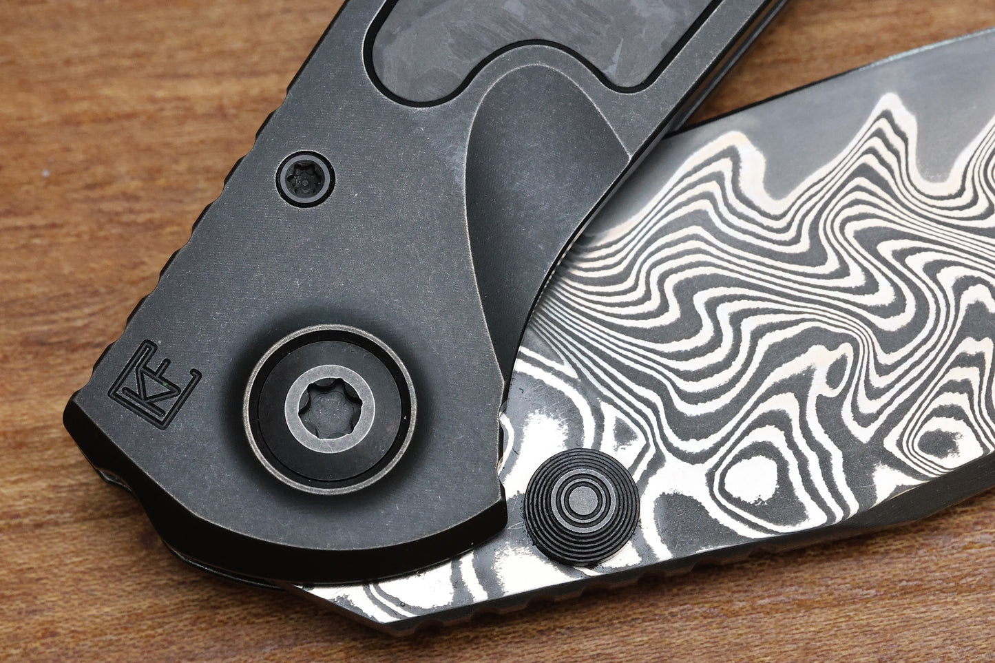 CUSTOM KNIFE FACTORY & ANTHONY MARFIONE SOKOSHA BLACKWASH/CARBON FIBER W/ MAGNACORE