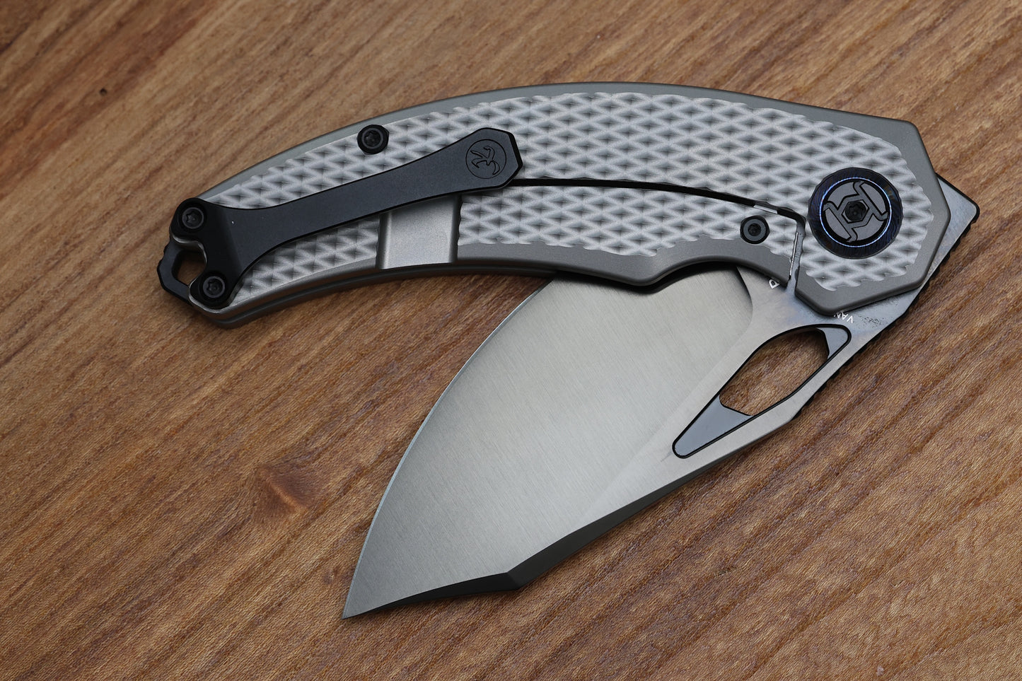 KUNWU PADRE REVERSE TUX DIAMOND TI HANDLES DLC VANAX BLADE