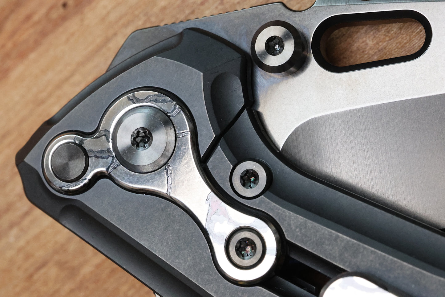 REATE T1000 V2 MONOCHROME ZIRCUTI ACCENTS & DLC RECURVE M390