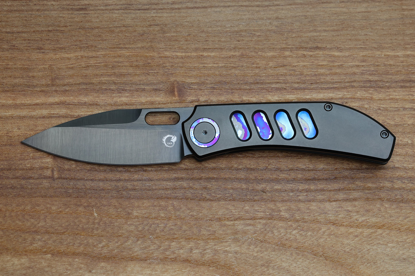 YAN’S CHEVRON- MAGNACUT DLC TITANIUM FRONT FLIPPER WITH ZIRCUTI INLAY THUMB HOLE