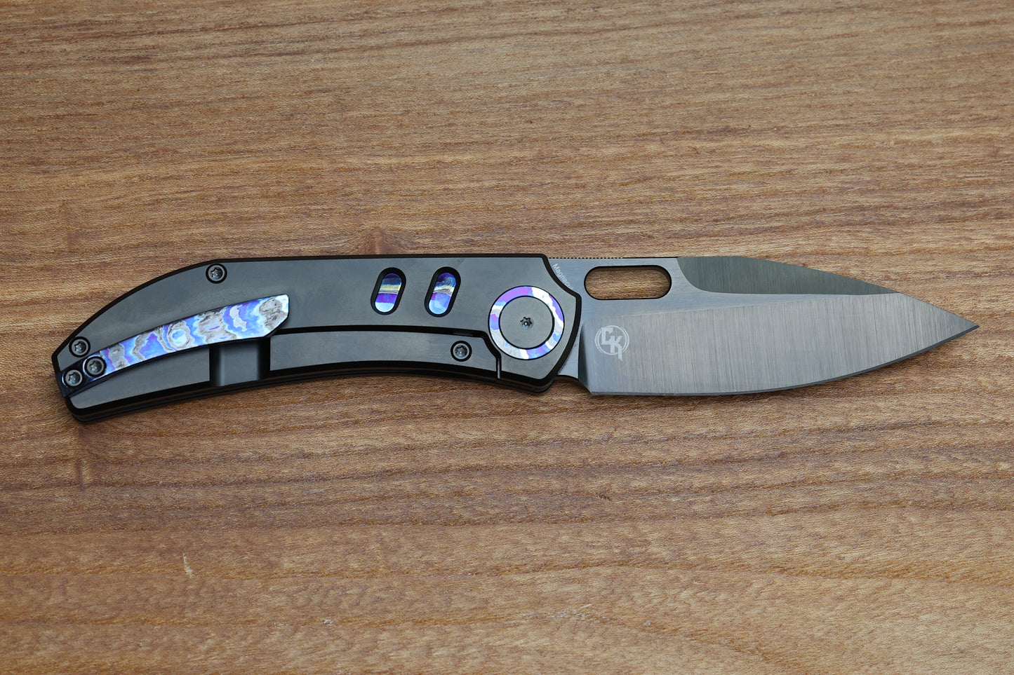 YAN’S CHEVRON- MAGNACUT DLC TITANIUM FRONT FLIPPER WITH ZIRCUTI INLAY THUMB HOLE