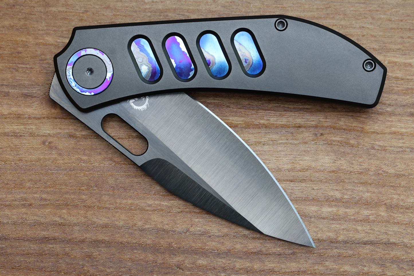 YAN’S CHEVRON- MAGNACUT DLC TITANIUM FRONT FLIPPER WITH ZIRCUTI INLAY THUMB HOLE