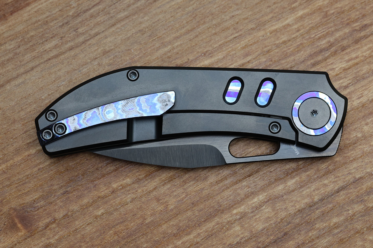 YAN’S CHEVRON- MAGNACUT DLC TITANIUM FRONT FLIPPER WITH ZIRCUTI INLAY THUMB HOLE