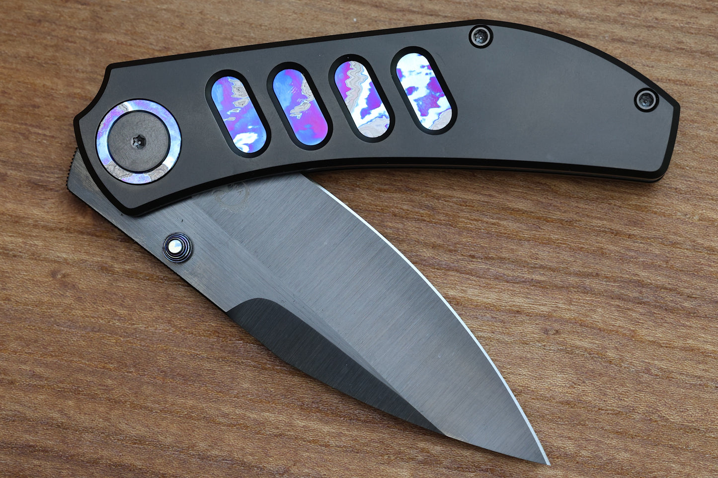 YAN’S CHEVRON- DLC MAGNACUT TITANIUM FRONT FLIPPER WITH ZIRCUTI INLAY THUMB STUD