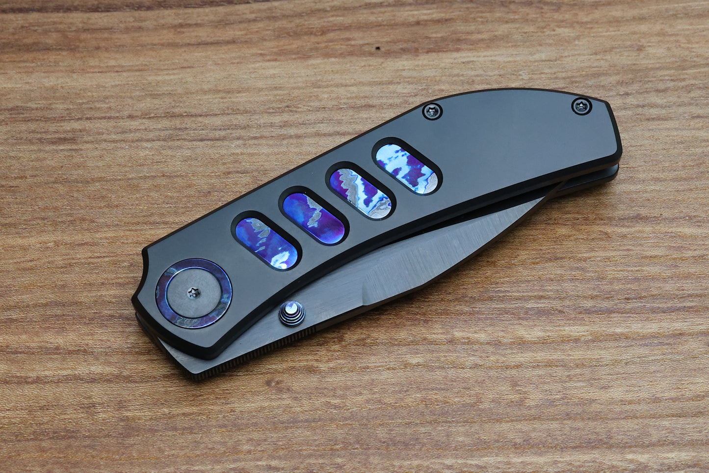 YAN’S CHEVRON- DLC MAGNACUT TITANIUM FRONT FLIPPER WITH ZIRCUTI INLAY THUMB STUD