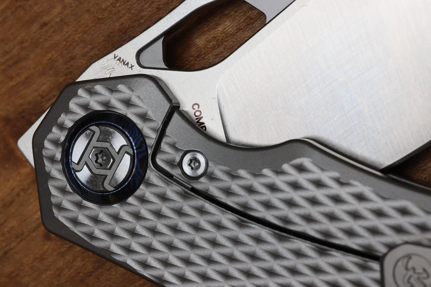 KUNWU KNIVES COMPADRE DIAMOND TITANIUM HANDLES W/ SATIN VANAX