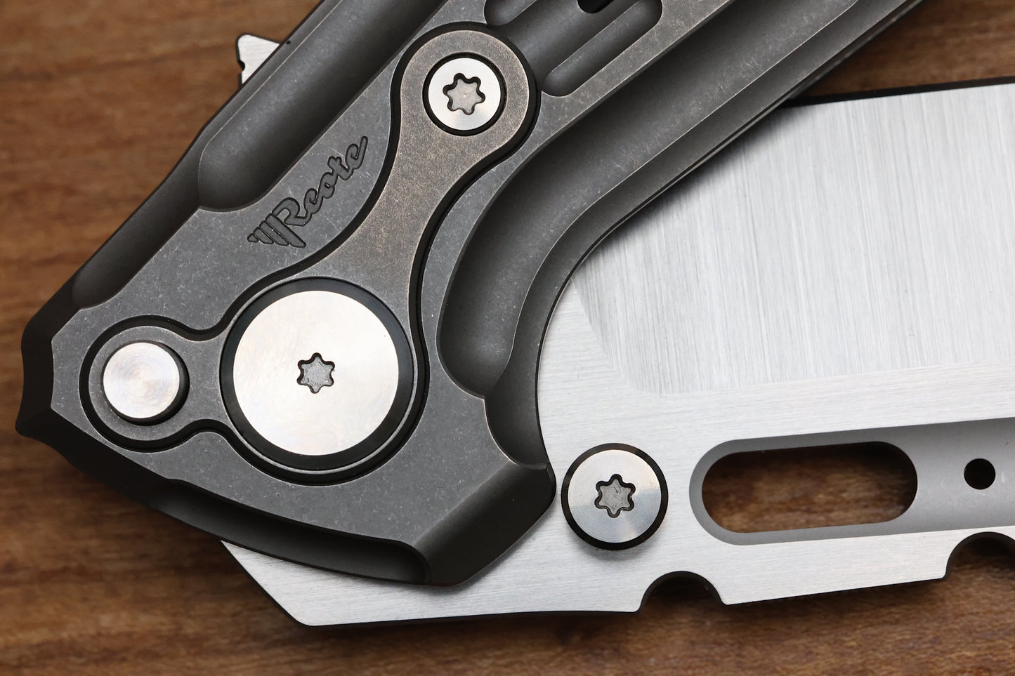 REATE KNIVES TERMINATOR-TX228 TI-DARK BEAD BLAST HANDLE M390 BELT SATIN BLADE