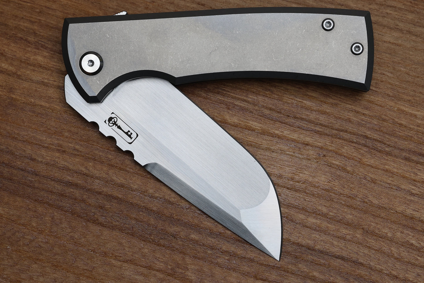 CHAVES ULTRAMAR REDENCION 229 KICKSTOP – DROP POINT M390 BLADE – TITANIUM HANDLE MOKUTI ACCENTS