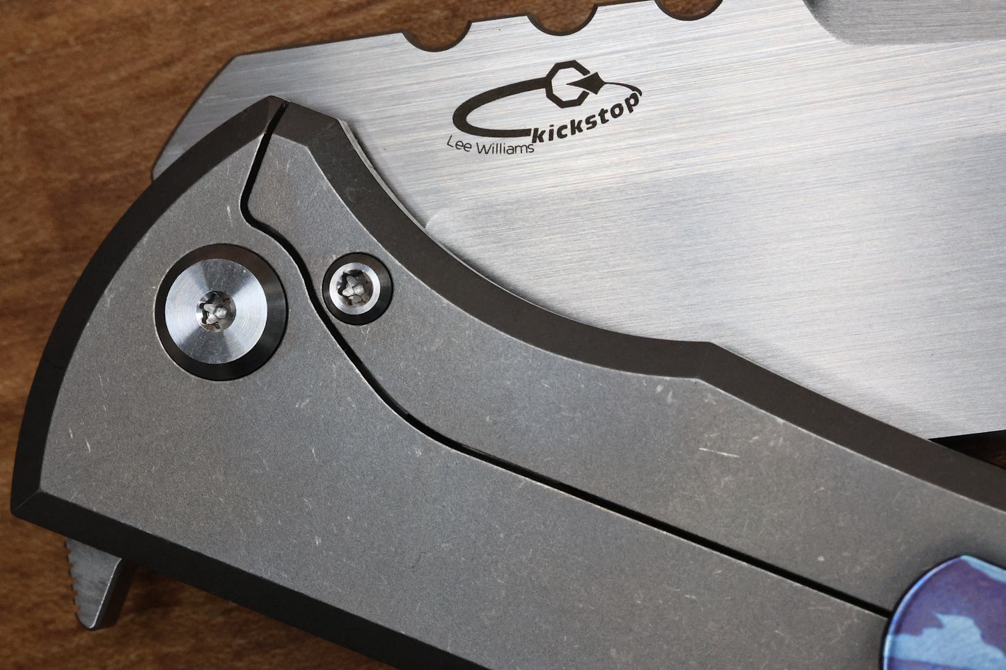 CHAVES ULTRAMAR REDENCION 229 KICKSTOP – DROP POINT M390 BLADE – TITANIUM HANDLE MOKUTI ACCENTS