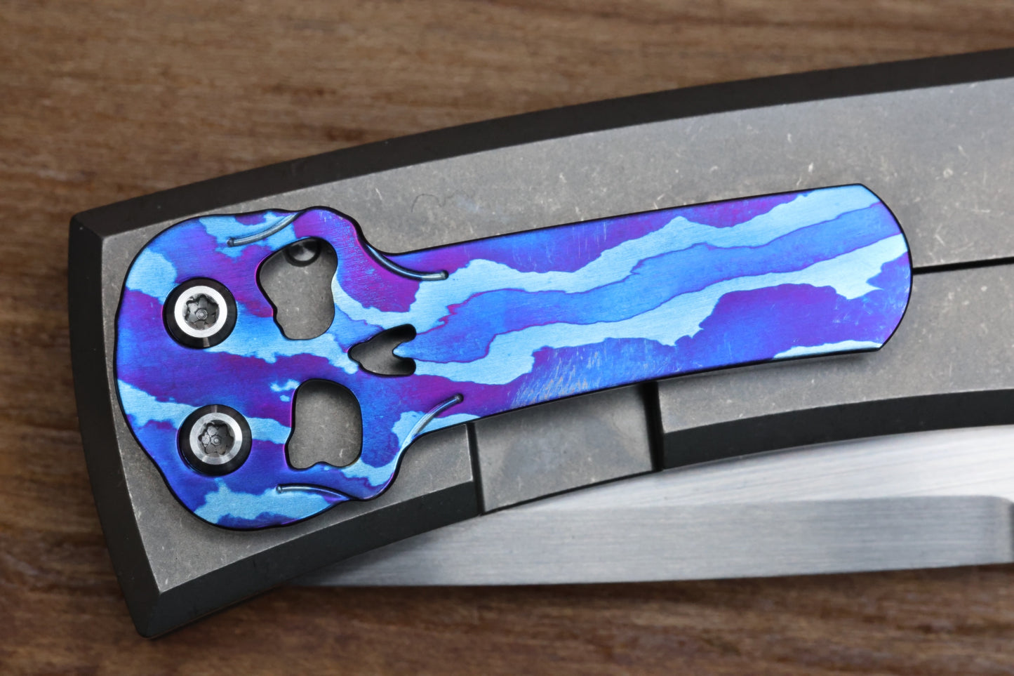 CHAVES ULTRAMAR REDENCION 229 KICKSTOP – DROP POINT M390 BLADE – TITANIUM HANDLE MOKUTI ACCENTS