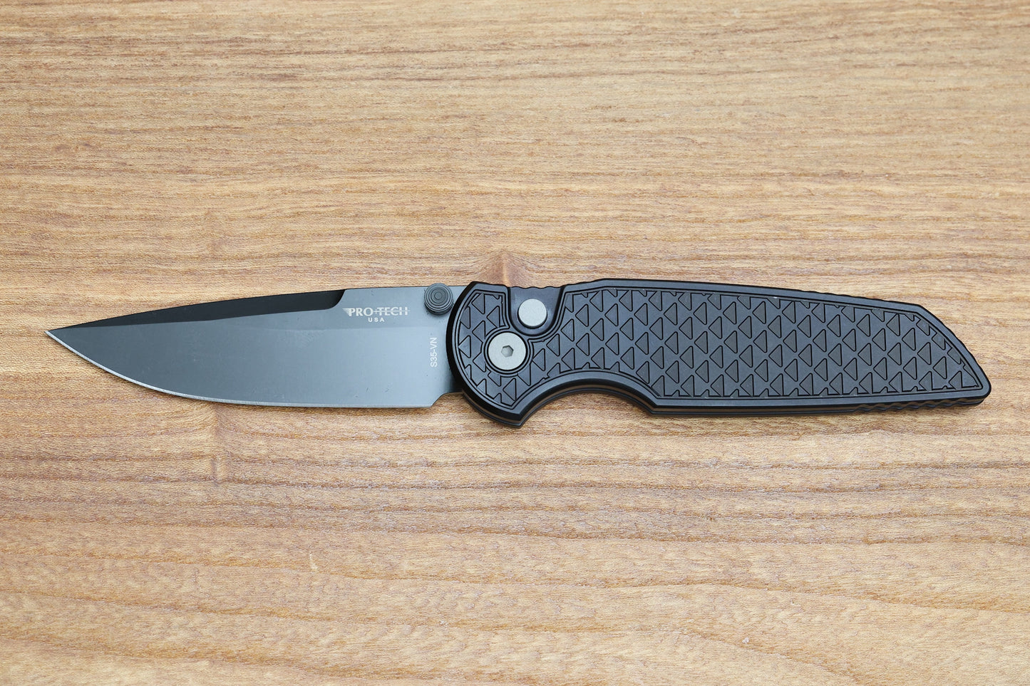 TR-3 INTEGRITY - BLACK "RELIC" TEXTURED HANDLE - DLC BLACK S35VN BLADE - INT106