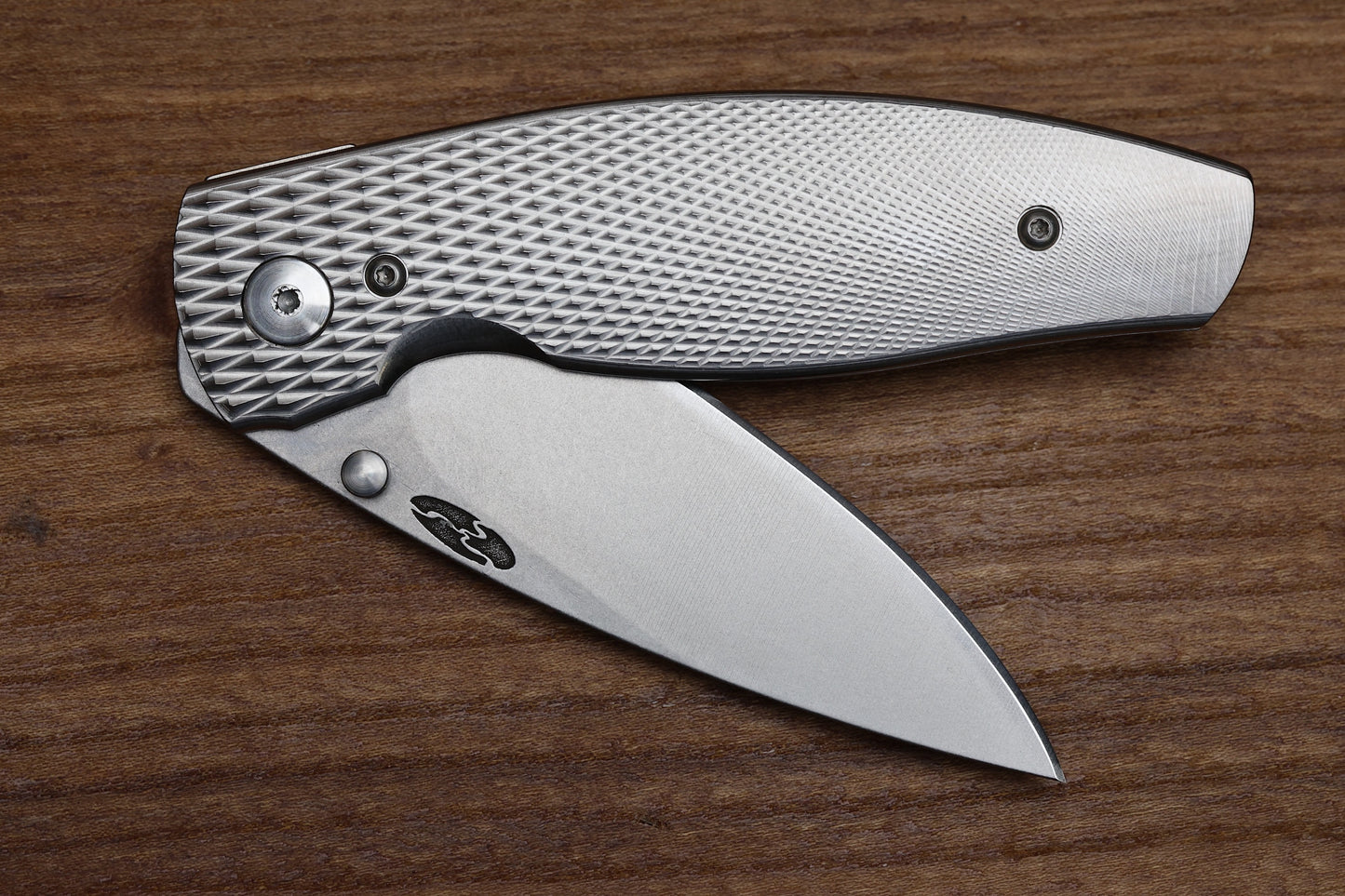 THREE RIVERS MANUFACTURING NEUTRON 2 FOLDING KNIFE DIAMOND TEXTURE TITANIUM 3" 20CV STONEWASH