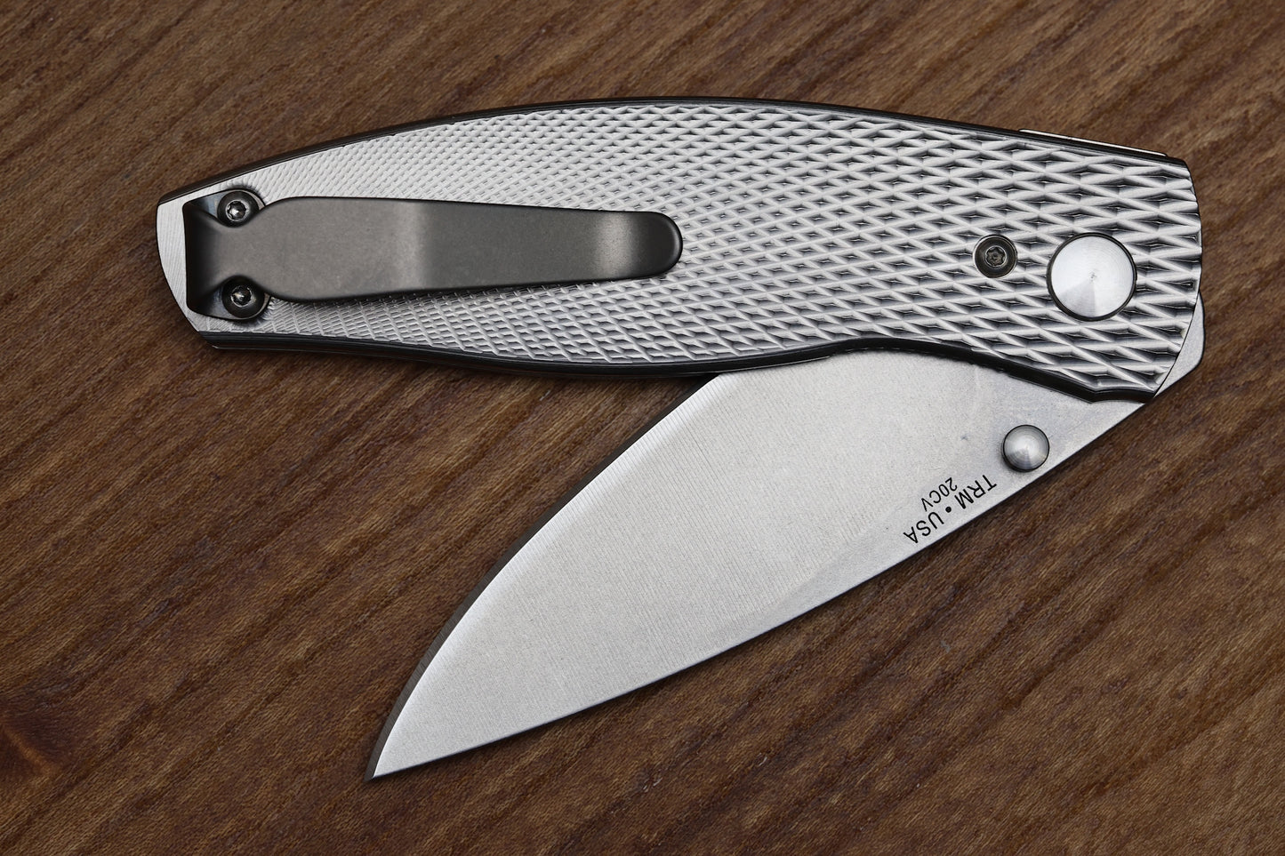 THREE RIVERS MANUFACTURING NEUTRON 2 FOLDING KNIFE DIAMOND TEXTURE TITANIUM 3" 20CV STONEWASH