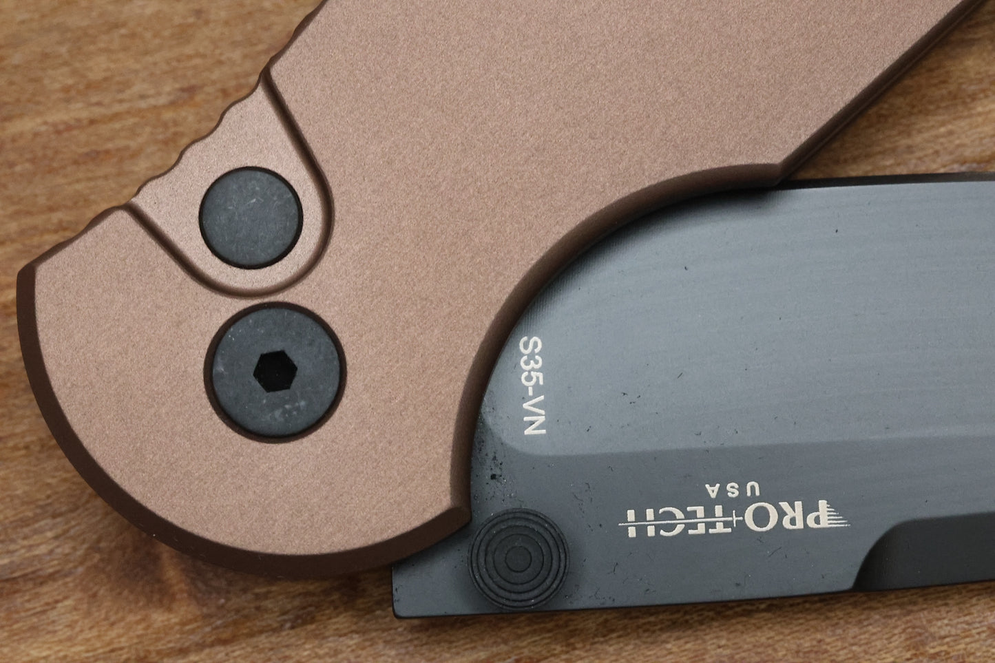 PRO-TECH TR-3 INTEGRITY - INT103-FDE - SMOOTH FLAT DARK EARTH ALUMINUM HANDLE - DLC BLACK S35VN BLADE